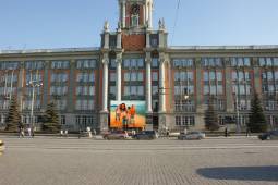 Екатеринбург, "9 мая". Электроснабжение главного экрана города на Площади 1905 года во время парада. 